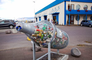 Mülleimer; Hafen; Stadt; Island; Reykjavik Mülleimer; Hafen; Stadt; Island; Reykjavik